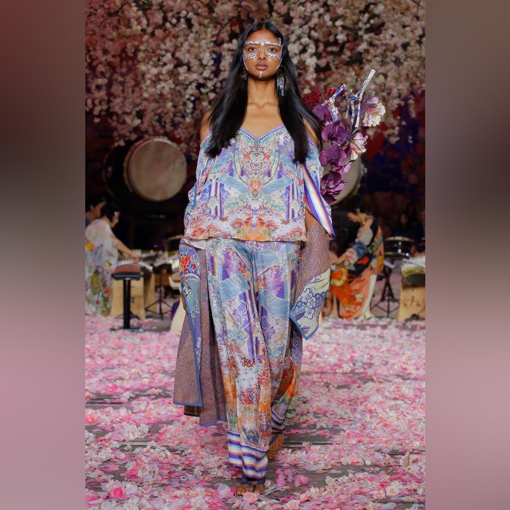 NWOT Camilla Wide Leg Pant With Cuffs 
Girl In The Kimono S 27